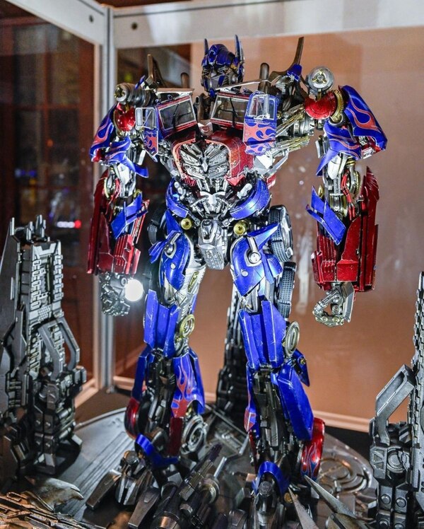 Image Of Premium+ Optimus Prime Display From  Threezero Transformers Series  (21 of 22)